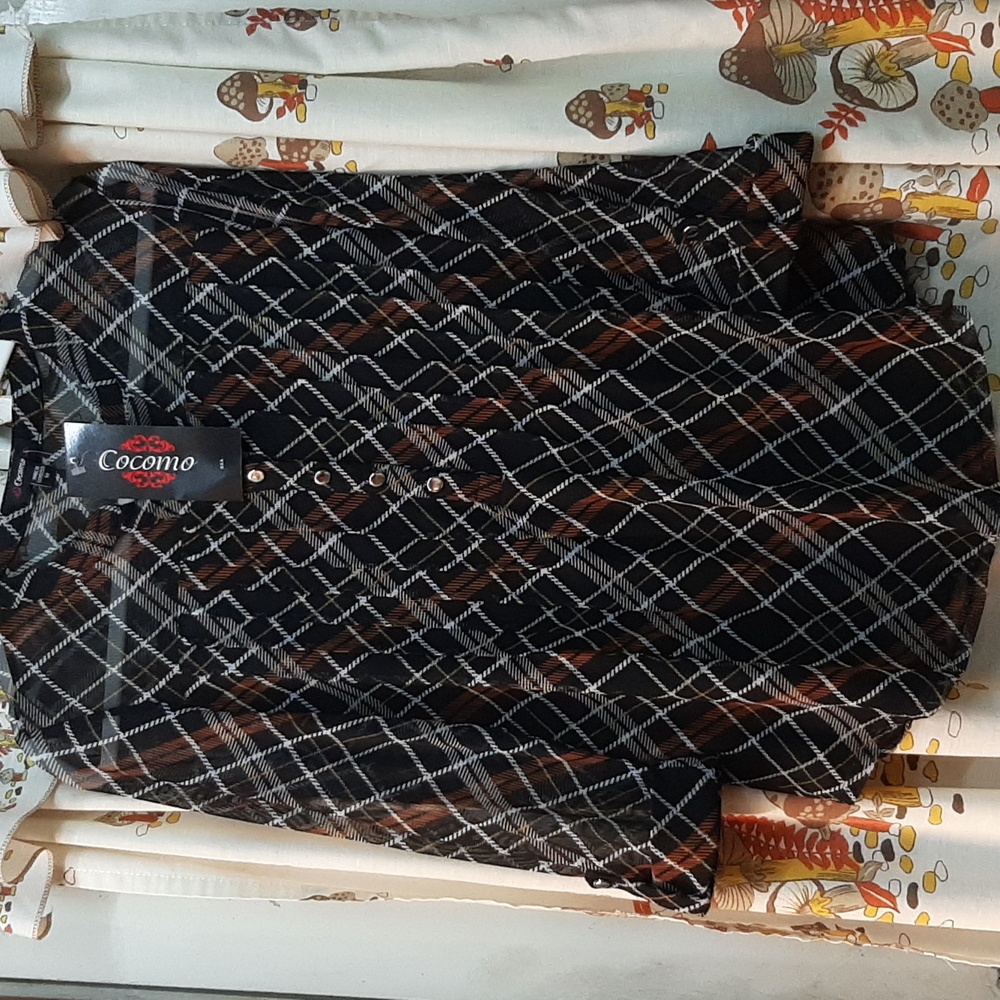 COCOMO Medium Pleated Brown Black Plaid quarter sleeve blouse